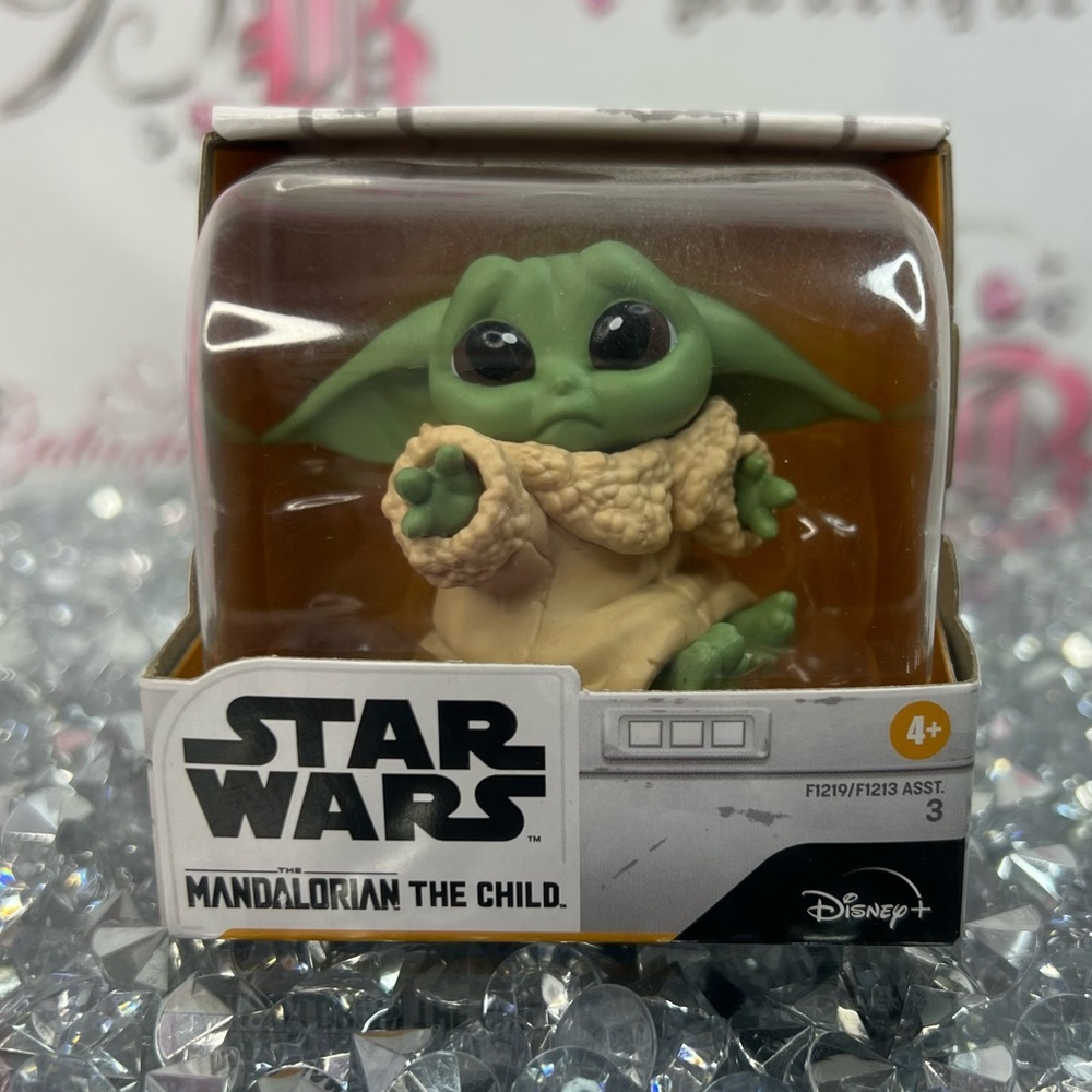 Star Wars The Mandalorian 'The Child' Mini Figure - Green & Tan